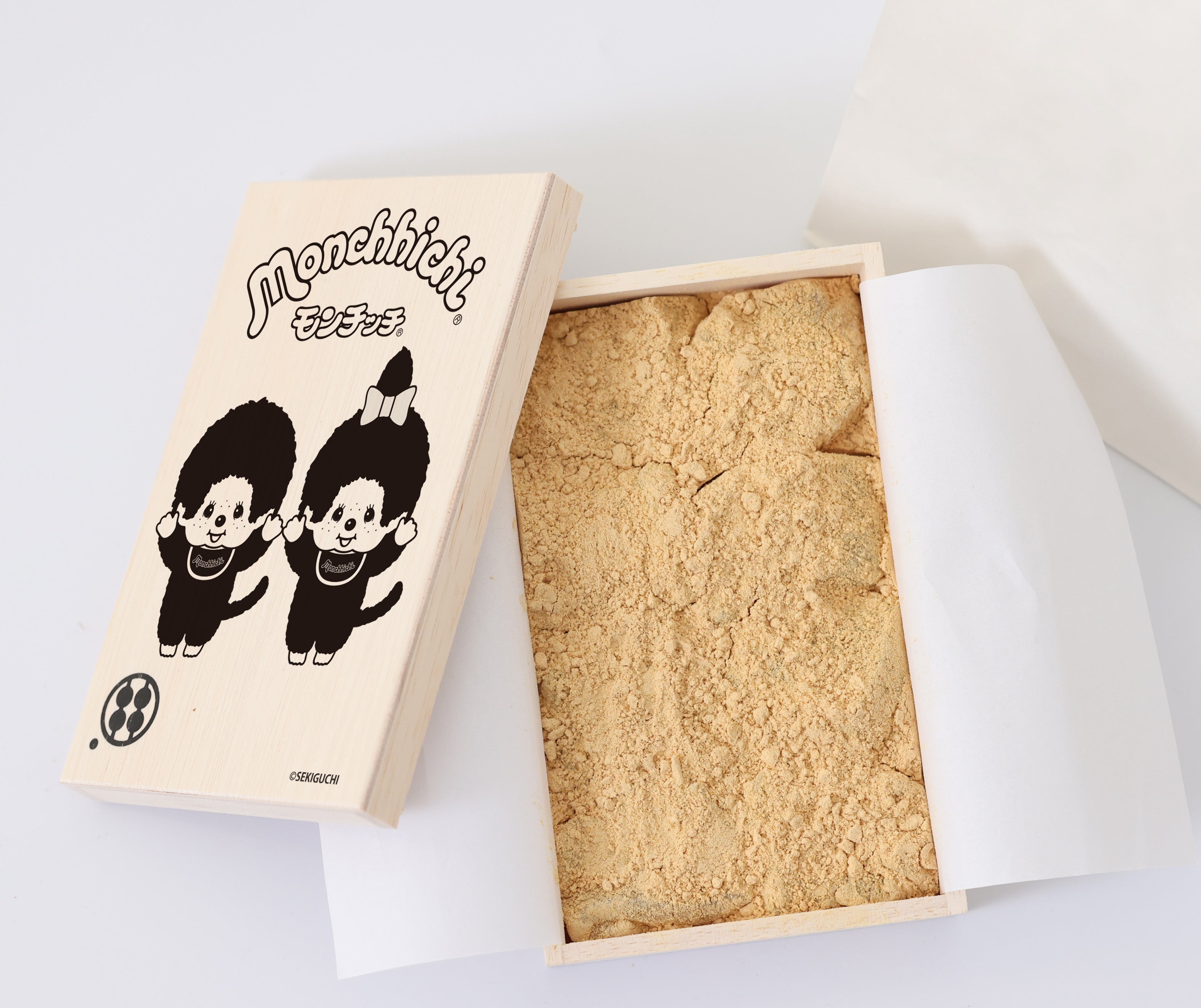 公式】甘味処鎌倉 2026福袋｜モンチッチコラボ桐箱入り 限定わらびもち