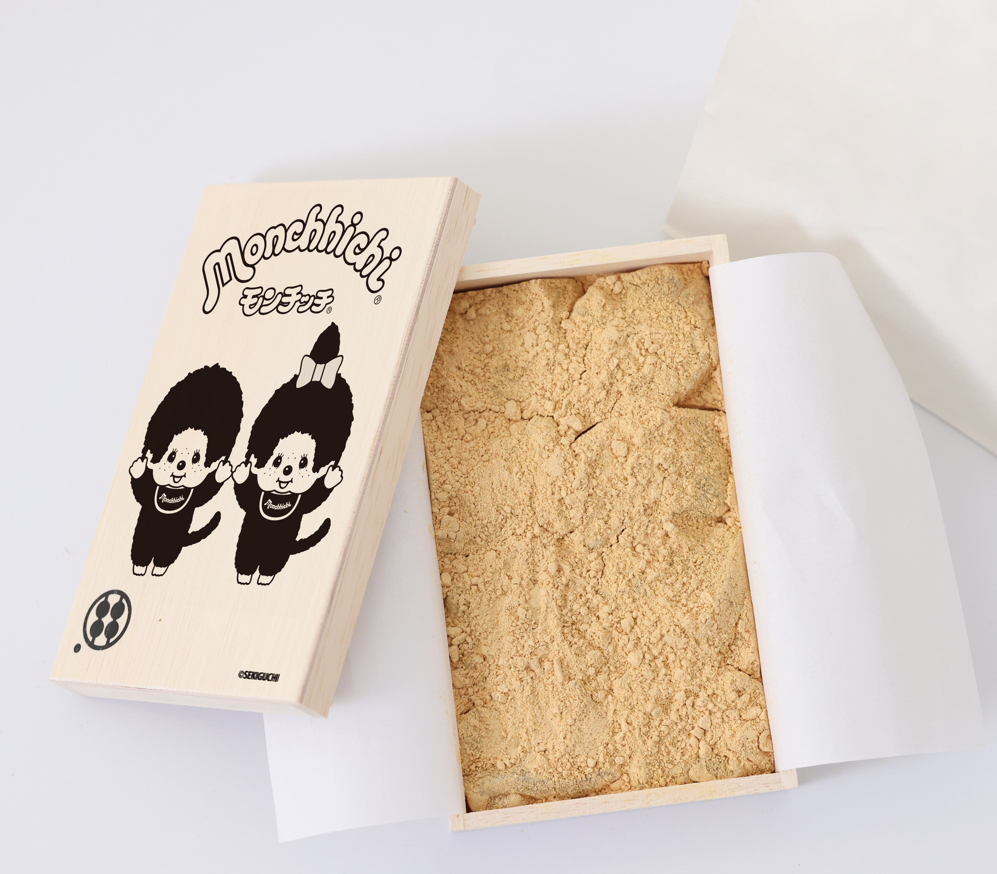 公式】甘味処鎌倉 2026福袋｜モンチッチコラボ桐箱入り 限定わらびもち